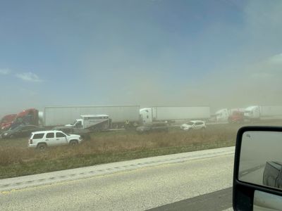 Blinding US dust storm leads to fatal collisions in Illinois