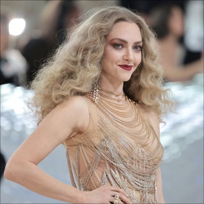 Amanda Seyfried Is Serving Flapper Glam at the Met Gala