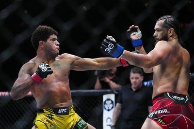 UFC free fight: Gilbert Burns retires Jorge Masvidal in massive co-main event for UFC 287