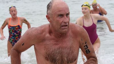 Tributes flow for Rottnest Channel Swim pioneer Peter Tanham after triathlon death