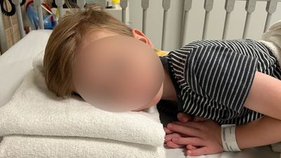 Four-year-old sick boy left without pillow at Adelaide's Women's and Children's Hospital, opposition says