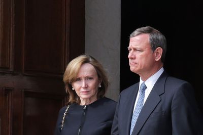 John Roberts' wife cashes in: docs