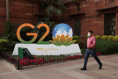Exclusive-India, China propose 'multiple pathways' on cutting use of fossil fuels-sources