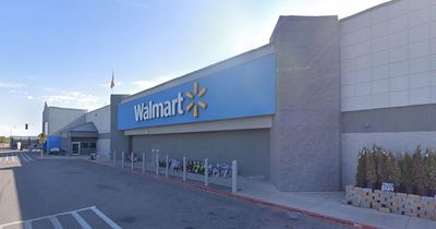 Walmart employee shows how they easily stop customers stealing at self-checkout tills