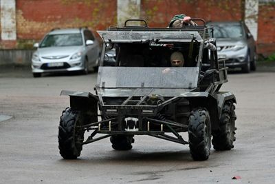 Building 'Mad Max' vehicles for Ukraine's fighters