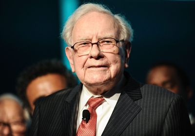 Warren Buffett served Japan's top bosses glasses of coke while he interviewed them