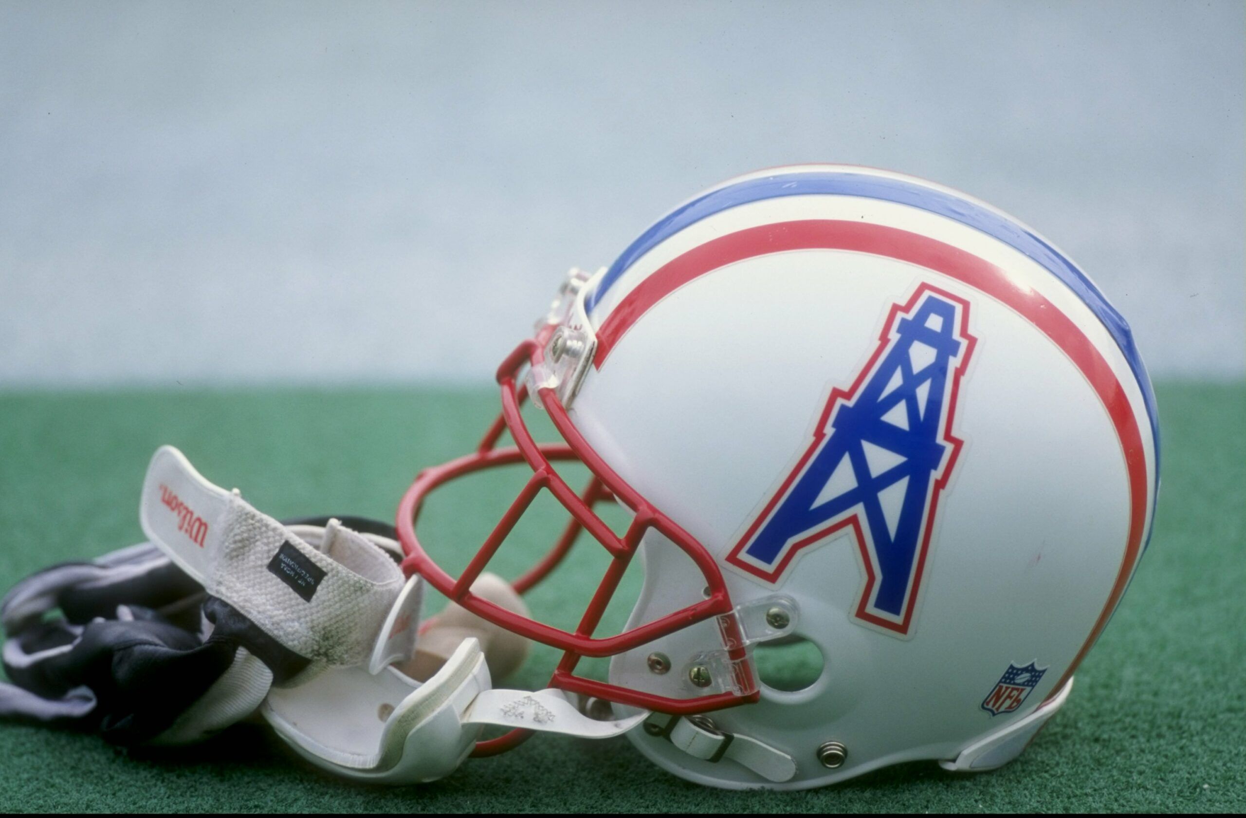 Titans drop another teaser video for Oilers throwbacks…