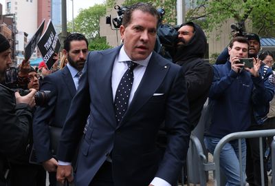 Experts: Court disaster for Trump lawyer