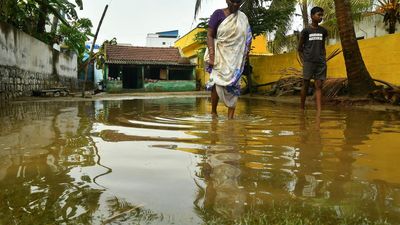 Heavy rain lashes Salem, Namakkal districts