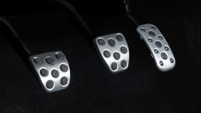 2024 Toyota Tacoma Teased With A Six-Speed Manual Gearbox