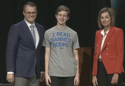 Iowa student wears ‘banned books’ shirt to troll Republican governor at scholar ceremony