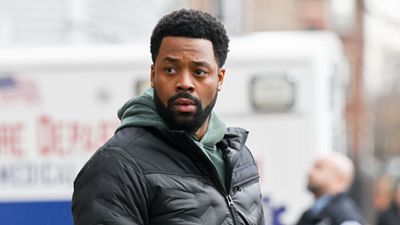 Chicago P.D.'s LaRoyce Hawkins Talks Atwater's Worlds Colliding And Priorities With His Dad: 'He's A Little Spread Thin'