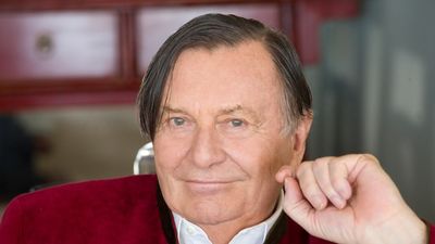 Barry Humphries to be honoured with joint state funeral, PM Anthony Albanese reveals