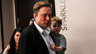 Elon Musk Along With Daniel Ek Spar With Apple Over Subscription Strangholds