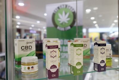 Medicinal cannabis ‘can ease cancer pain and reduce need for drugs’