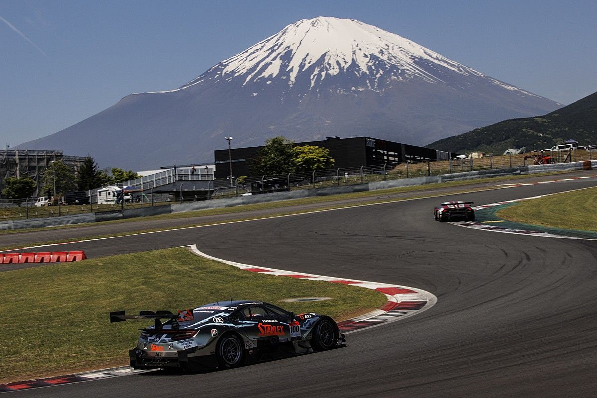 Fuji SUPER GT Honda takes pole on Toyota's home turf