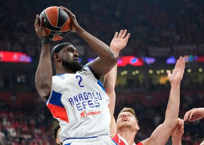 Anadolu Efes player Singleton hospitalized with chest pains