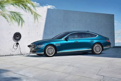 Edmunds: Genesis G80 Electrified vs. BMW i4 M50