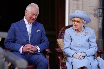 King advised to follow in Queen’s footsteps but also put his own marker on reign