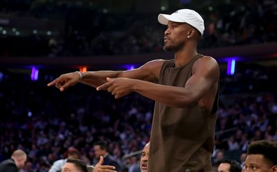 Jimmy Butler calmly ate popcorn, waved at Knicks fans and it was terrifying