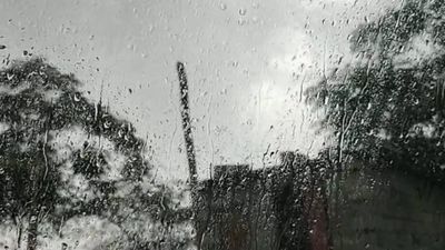 Rains lash Delhi, spell chaos on roads