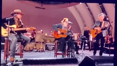 Watch Keith Richards join Willie Nelson onstage for a poignant performance of We Had It All and Live Forever