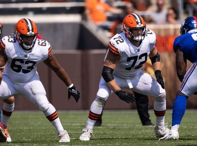 Browns bring back OG Colby Gossett
