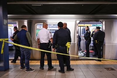 Man dies after being placed in headlock on NYC subway