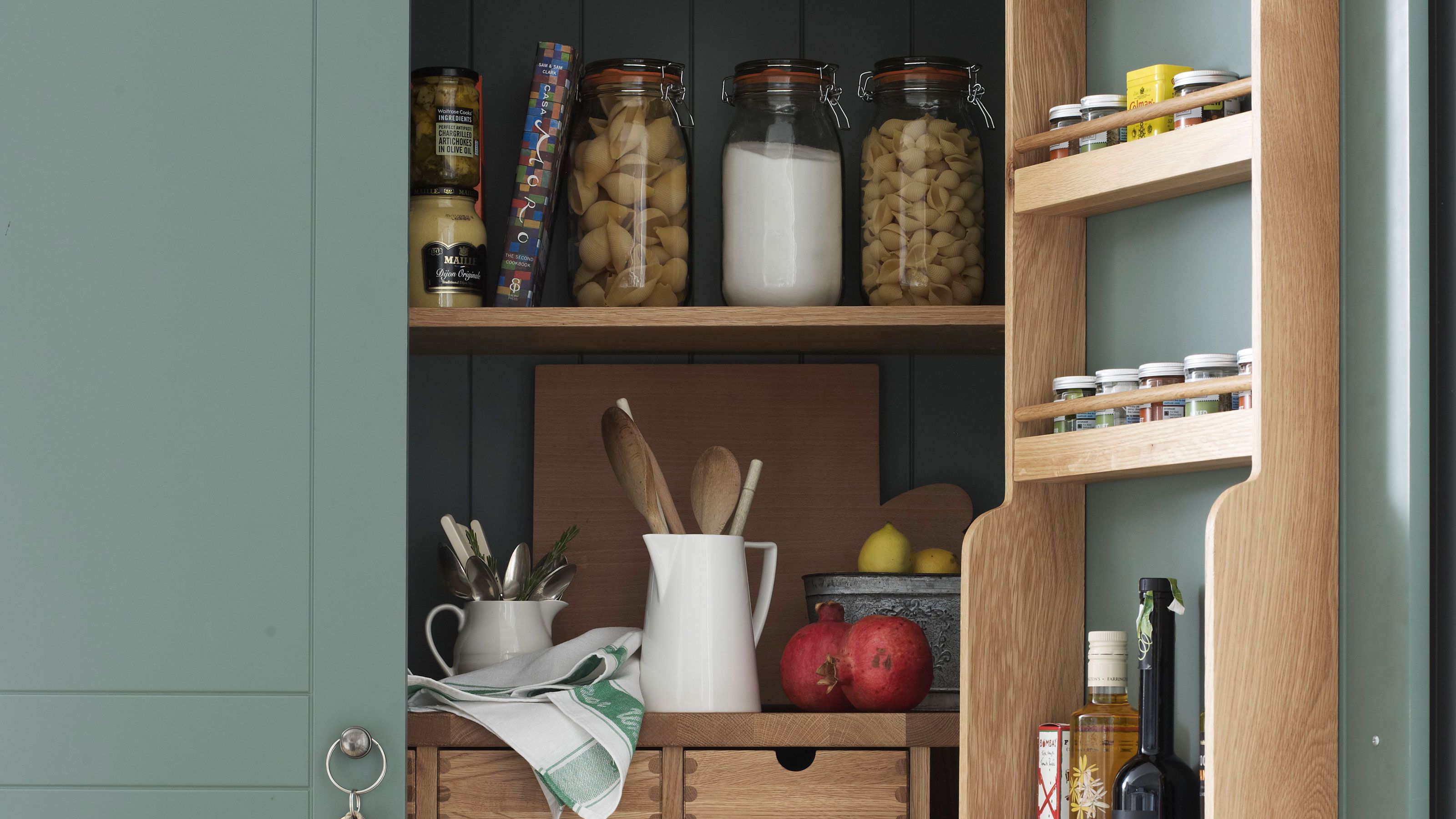 How to organize in a small kitchen for ease…