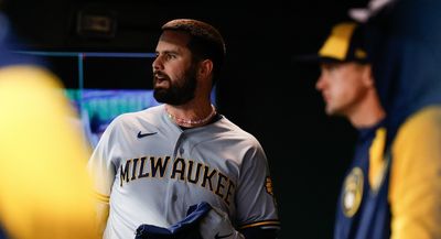 Brewers’ Jesse Winker wore a necklace made by his daughter and it’s just so cute