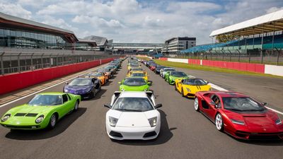 Lamborghini Day UK Looks Like Heaven With 380 Cars At Silverstone