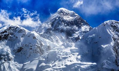 What’s the weather like near the summit of Mount Everest?