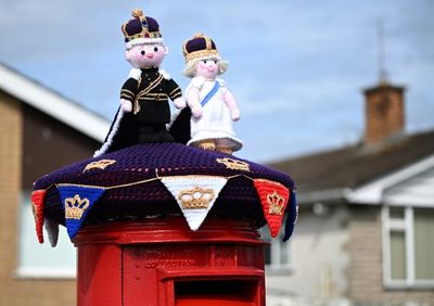 Knit my king: UK 'yarnbombers' crochet for the coronation