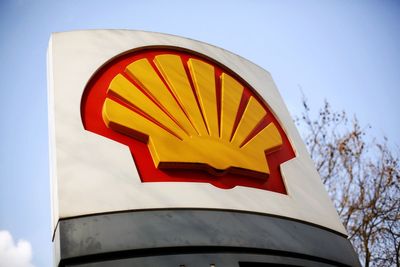 Shell posts $9.6 billion profit even as energy prices slide