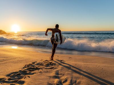 UK doctors lured to Australia with ads promising £130,000 salary and days off to swim and surf