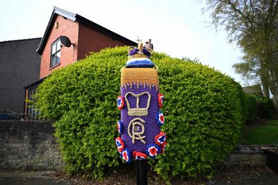 UK ‘yarnbombers’ crochet for the coronation