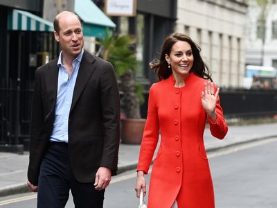 Prince William and Kate Middleton ride on Elizabeth line to visit Soho pub