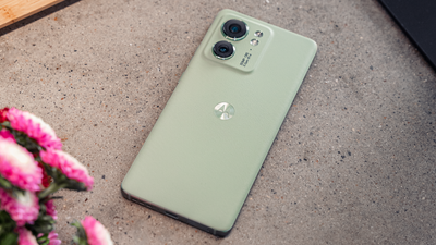 Motorola Edge 40 suddenly looks like the ultimate slim phone