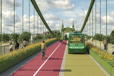 Climate charity wants Hammersmith Bridge to stay closed to cars