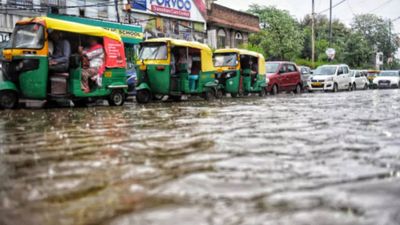 Delhi sees dense fog in May, 3rd coldest morning of month in 122 years