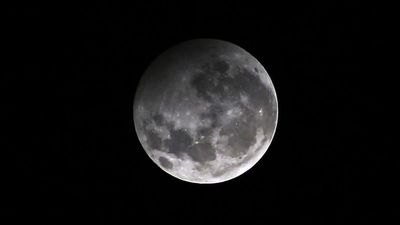 Penumbral lunar eclipse on May 5