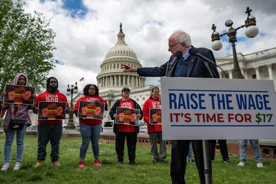 Leftist US senator pushes for $17 minimum wage