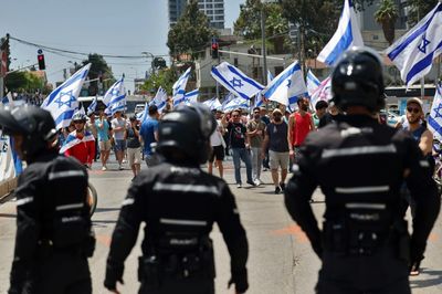 Israelis take to the streets again over legal reform