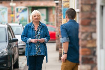Coronation Street star Sue Cleaver shocks fans with a new look: 'You look incredible'