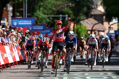 Marianne Vos doubles up on ‘nervous’ stage four of Vuelta Femenina