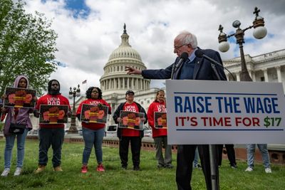 Bernie Sanders pushes for $17-an-hour US minimum wage