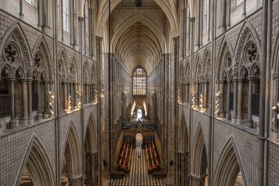 Woman chosen to paint coronation service in Westminster Abbey for first time