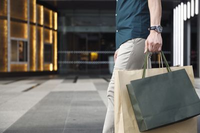 Confessions of a Shopaholic: Men are Bigger Spenders than Women