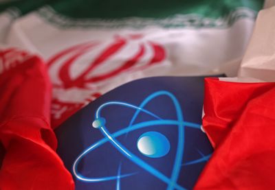 Smoldering Iran nuclear crisis risks catching fire