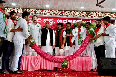SP Chief Akhilesh Yadav jumps into Karnataka election foray; state political temperature heats up as massive crowd surges in public rally
